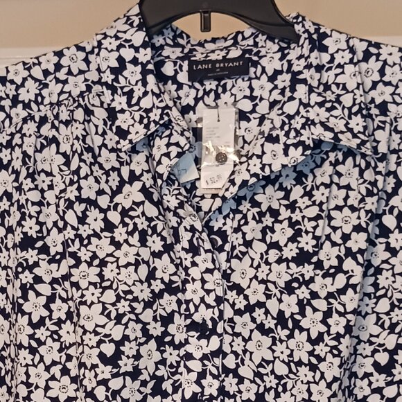 #173 3/$18 - NWT Lane Bryant Blue/White Short Sleeve Top Size 18 - Picture 7 of 8